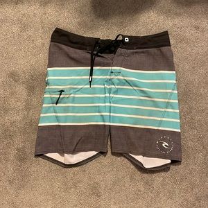 Board shorts/swim trunks